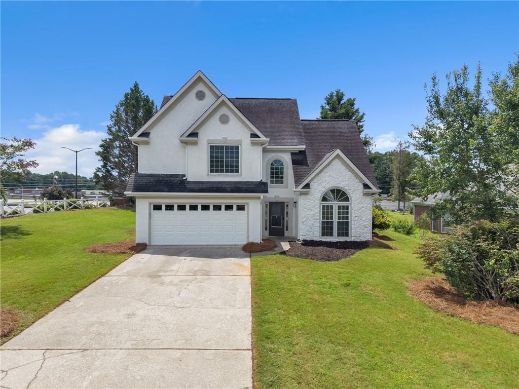 3 bedroom, 2 bathroom, 2,038 sq ft single family residence for sale at 9757 Washington Circle, Jonesboro, GA 30238 — photo 1 of 28