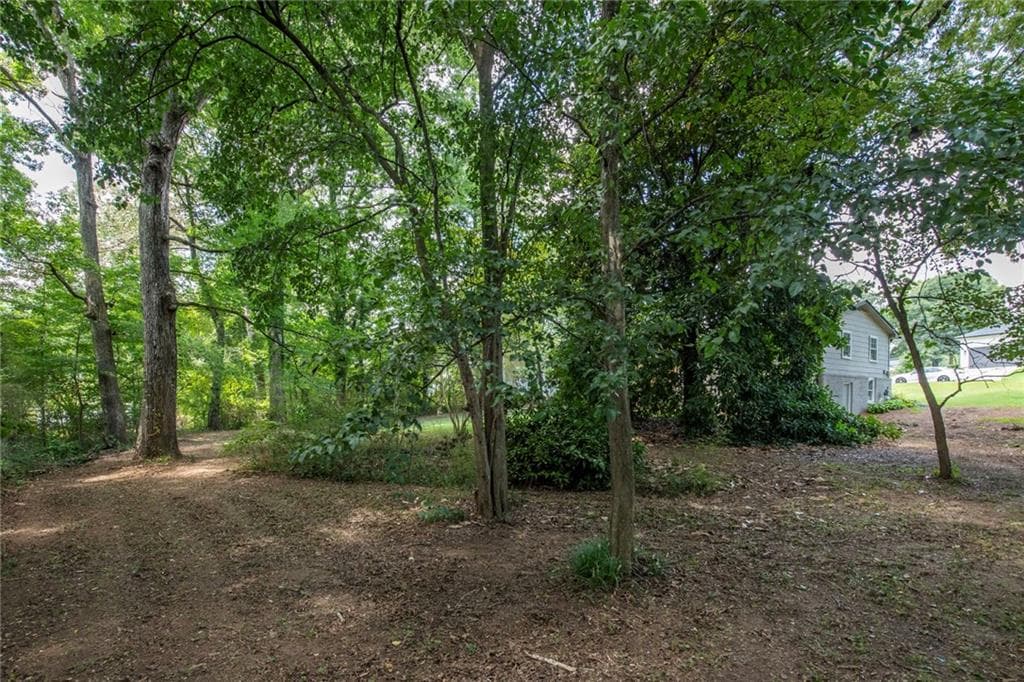 3 bedroom, 2 bathroom, 2,660 sq ft single family residence for sale at 6109 Ridge Way, Douglasville, GA 30135 — photo 5