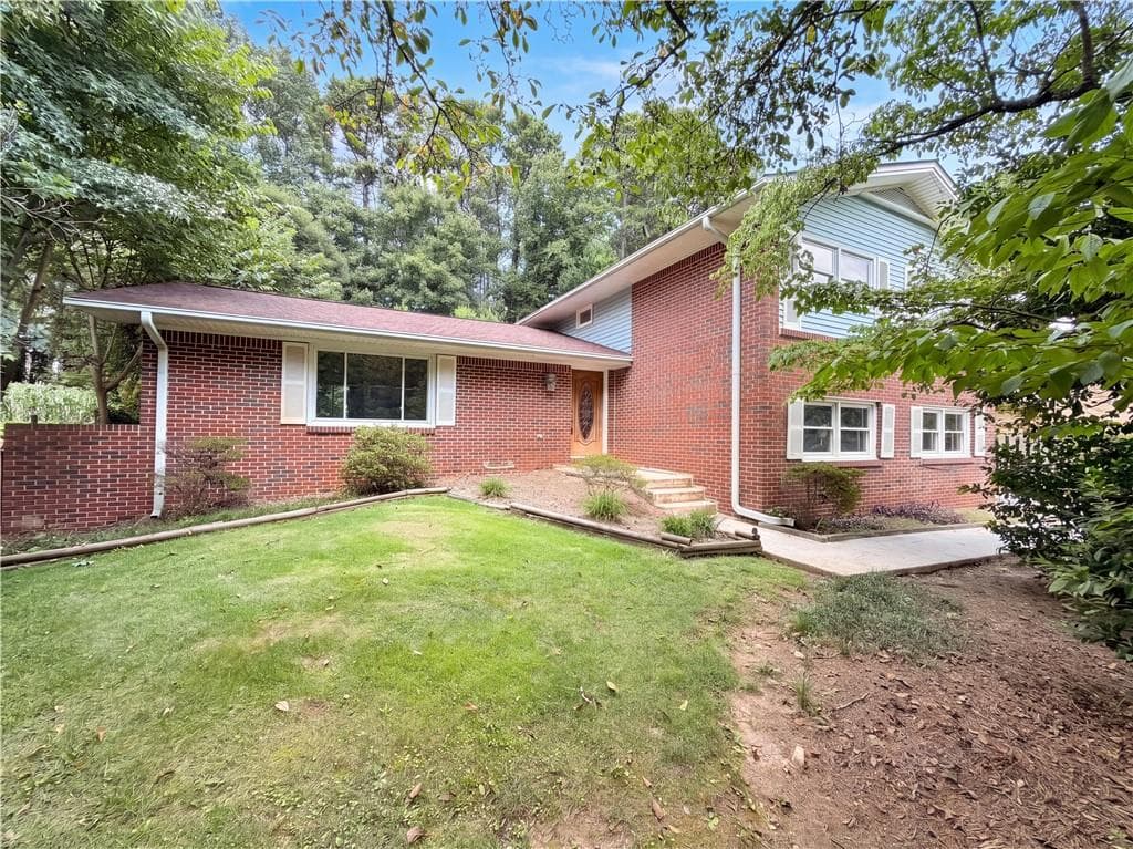 4 bedroom, 3 bathroom, 2,335 sq ft single family residence under contract at 3607 Santa Fe Trail, Atlanta, GA 30340