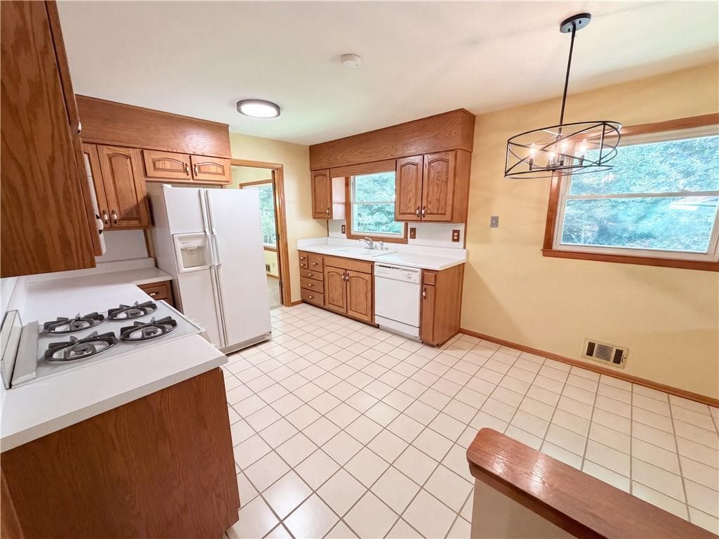 4 bedroom, 3 bathroom, 2,335 sq ft single family residence under contract at 3607 Santa Fe Trail, Atlanta, GA 30340 — photo 6
