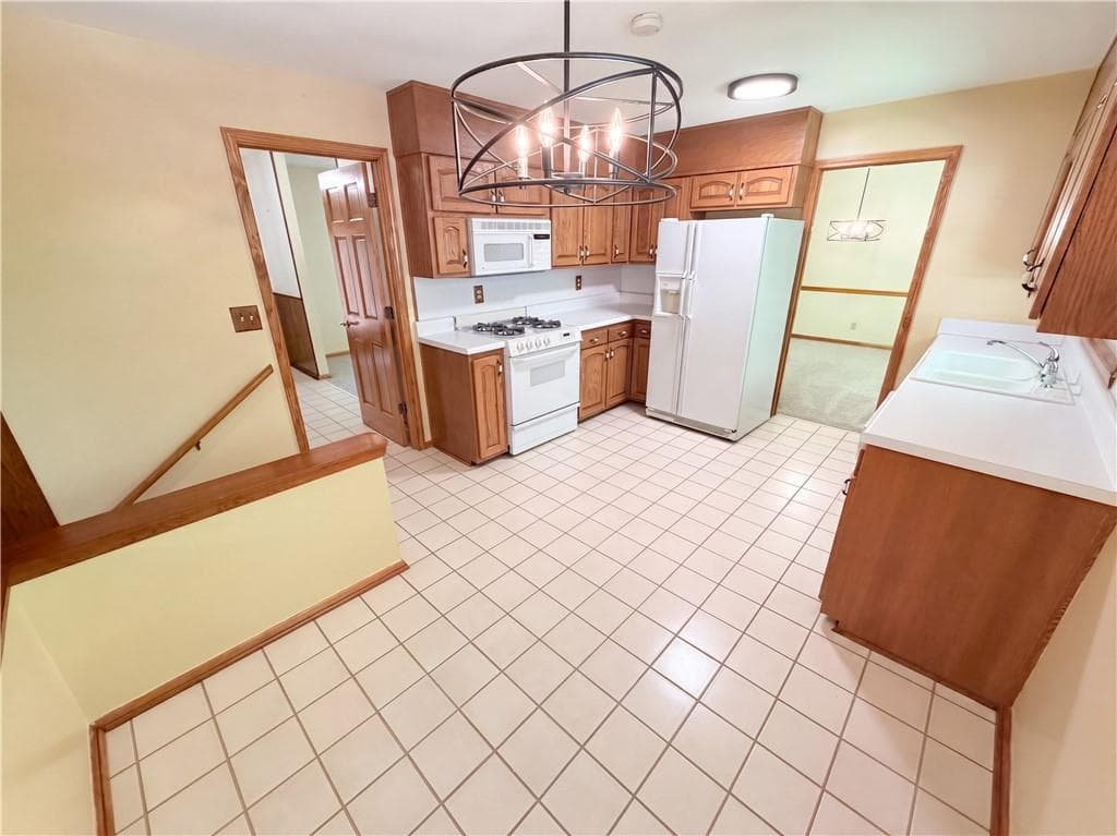 4 bedroom, 3 bathroom, 2,335 sq ft single family residence under contract at 3607 Santa Fe Trail, Atlanta, GA 30340 — photo 7