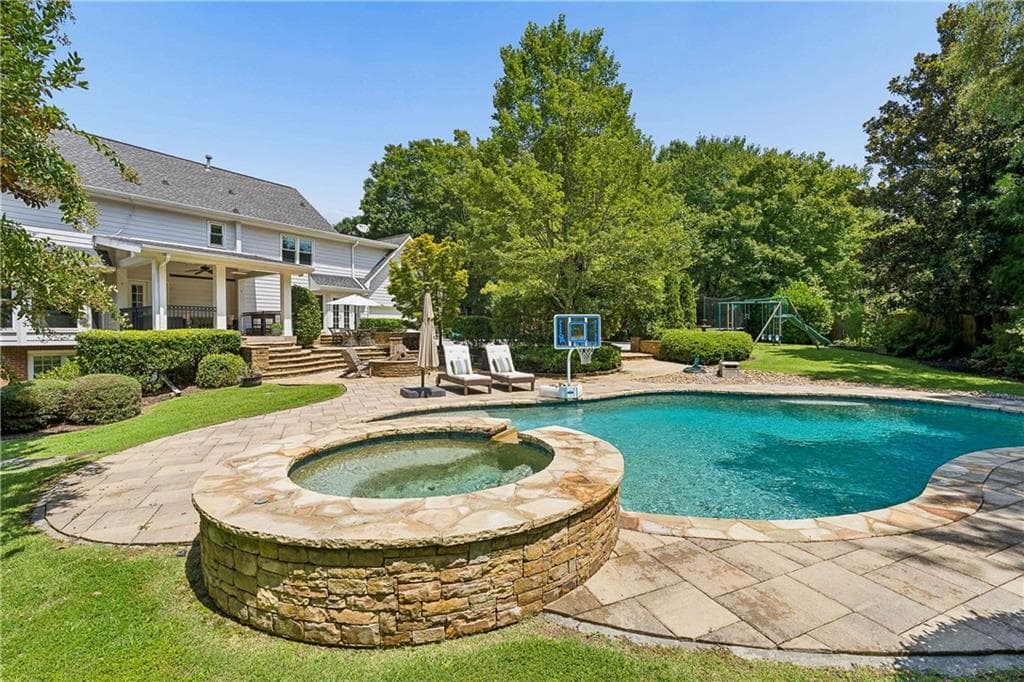 4 bedroom, 5 bathroom, 4,895 sq ft single family residence under contract at 5558 Naylor Court, Peachtree Corners, GA 30092 — photo 3