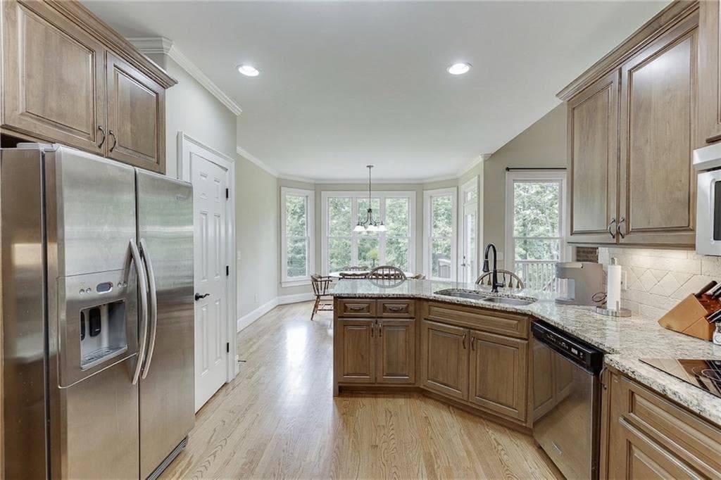 5 bedroom, 4 bathroom, 4,600 sq ft single family residence for sale at 411 Meadow Lake Terrace Road, Hoschton, GA 30548 — photo 9