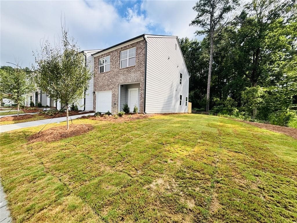 3 bedroom, 3 bathroom, 1,421 sq ft townhouse under contract at 3032 Acacia Circle, Douglasville, GA 30135 — photo 2