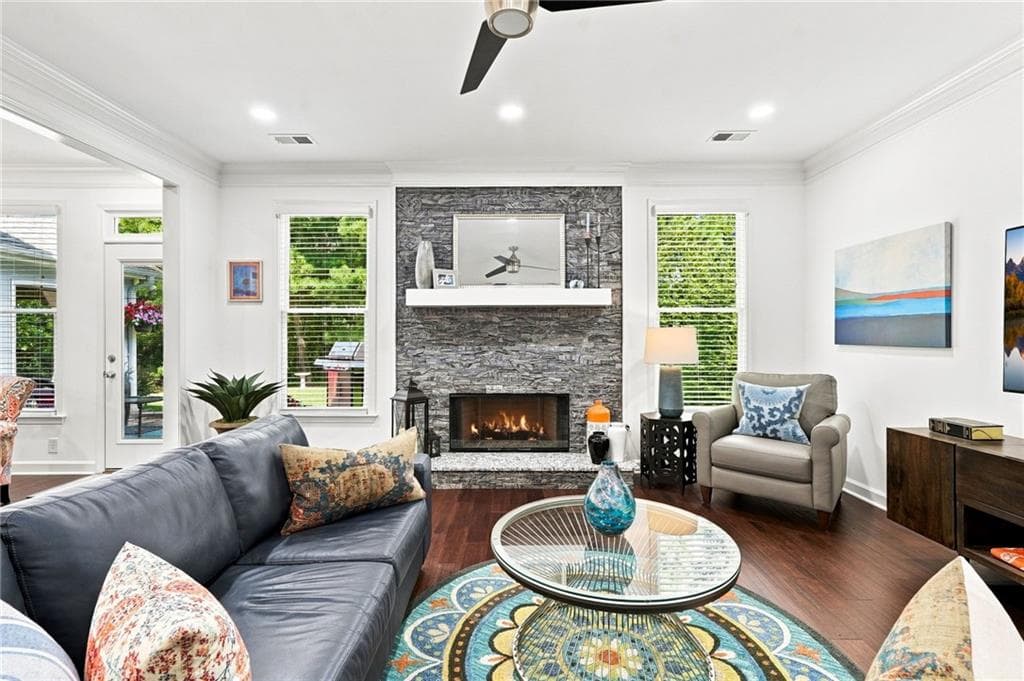 5 bedroom, 4 bathroom, 3,120 sq ft single family residence under contract at 2890 Sandtown Place Court, Marietta, GA 30064 — photo 2