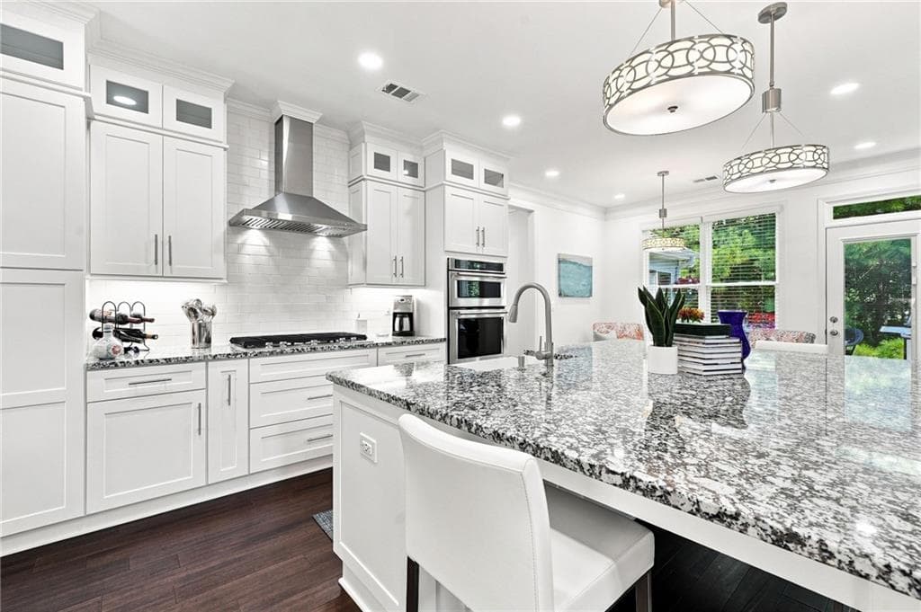 5 bedroom, 4 bathroom, 3,120 sq ft single family residence under contract at 2890 Sandtown Place Court, Marietta, GA 30064 — photo 3