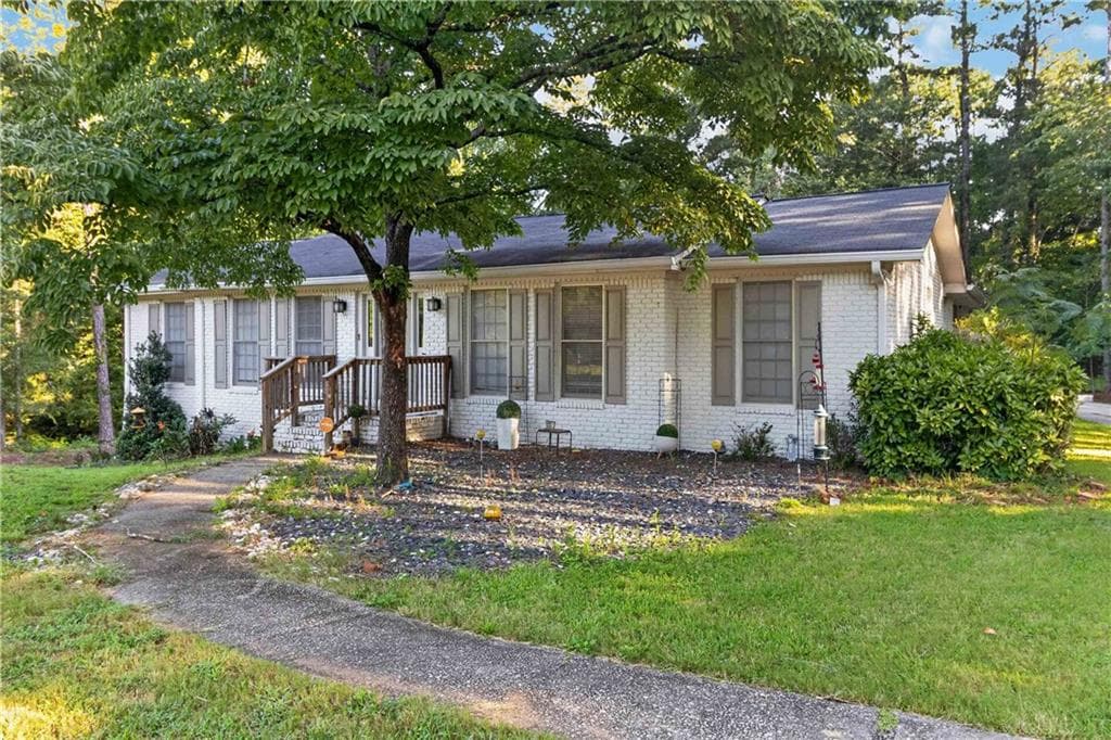 3 bedroom, 3 bathroom, 2,788 sq ft single family residence for sale at 4866 Jennifer Lane, Douglasville, GA 30135 — photo 1 of 27