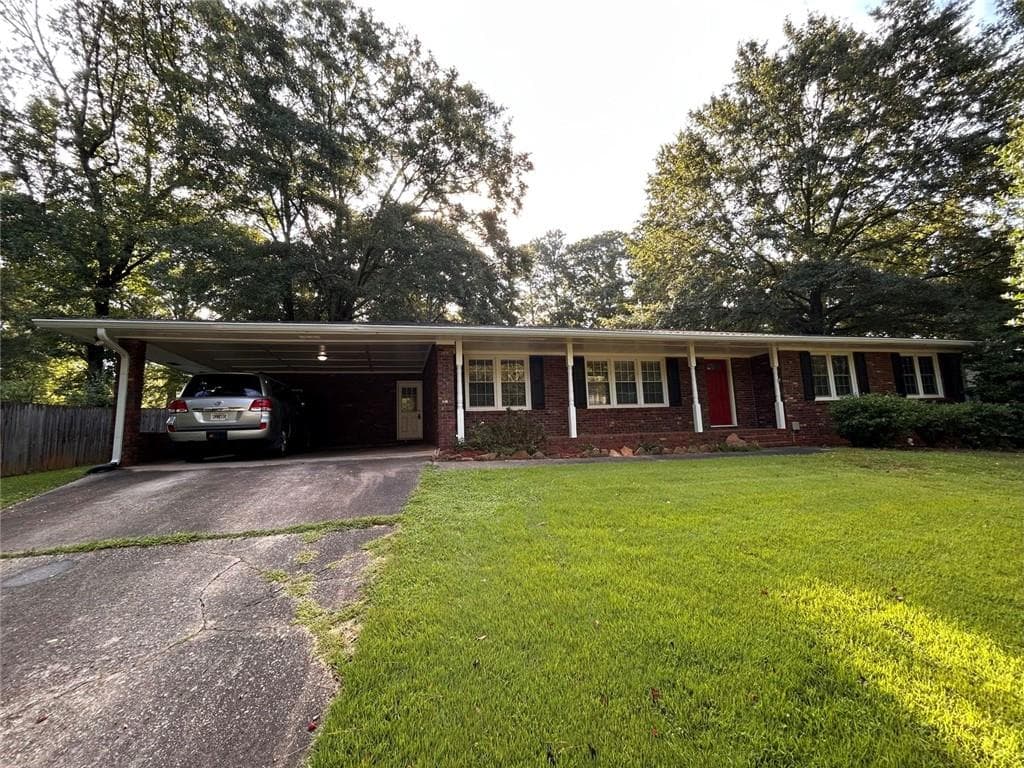 3 bedroom, 2 bathroom, 1,660 sq ft single family residence for rent at 995 Melody Lane, Roswell, GA 30075 for $2,600 a month — photo 1 of 34