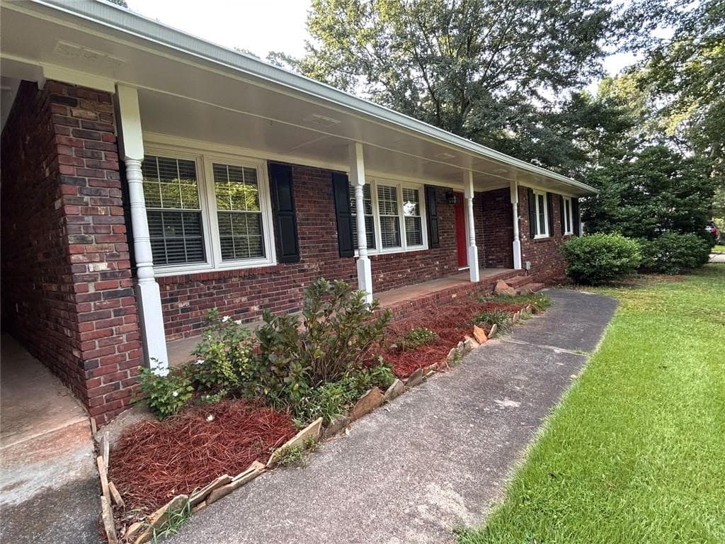 3 bedroom, 2 bathroom, 1,660 sq ft single family residence for rent at 995 Melody Lane, Roswell, GA 30075 for $2,600 a month — photo 2