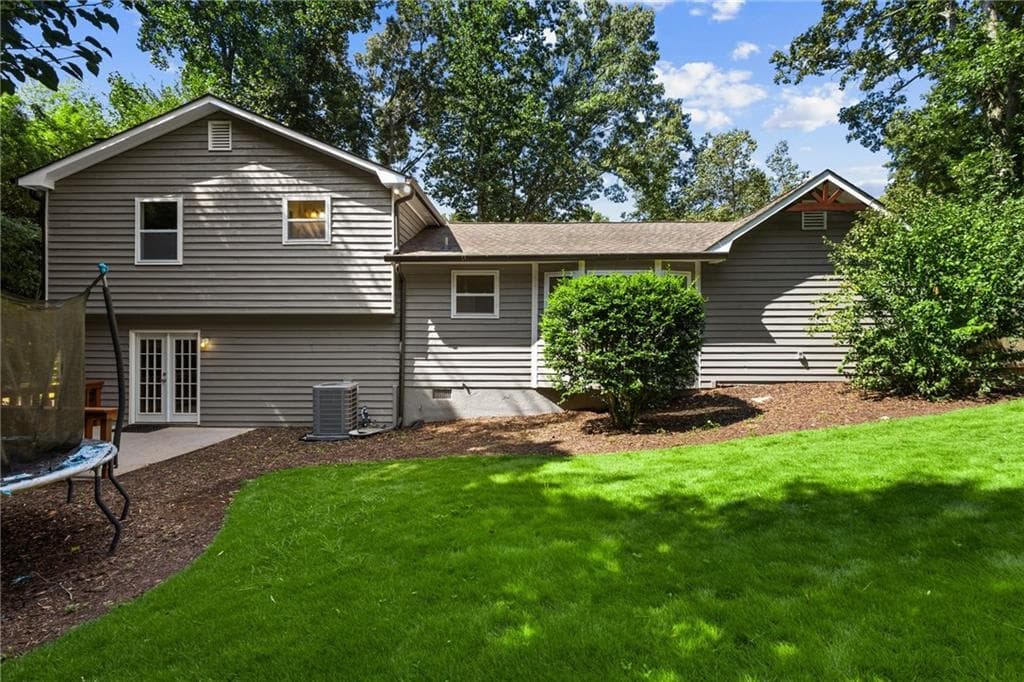 4 bedroom, 3 bathroom, 1,842 sq ft single family residence for sale at 492 Rustic Ridge Circle, Lawrenceville, GA 30043 — photo 3
