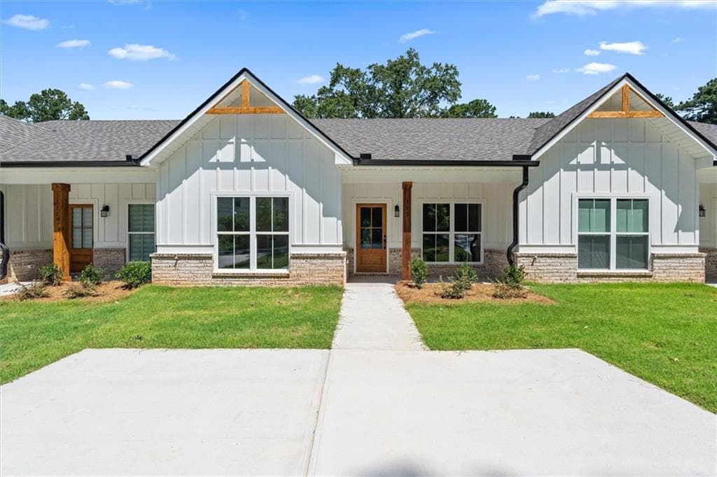 2 bedroom, 2 bathroom, 1,000 sq ft townhouse for sale at 109 Haygood Place, Carrollton, GA 30117