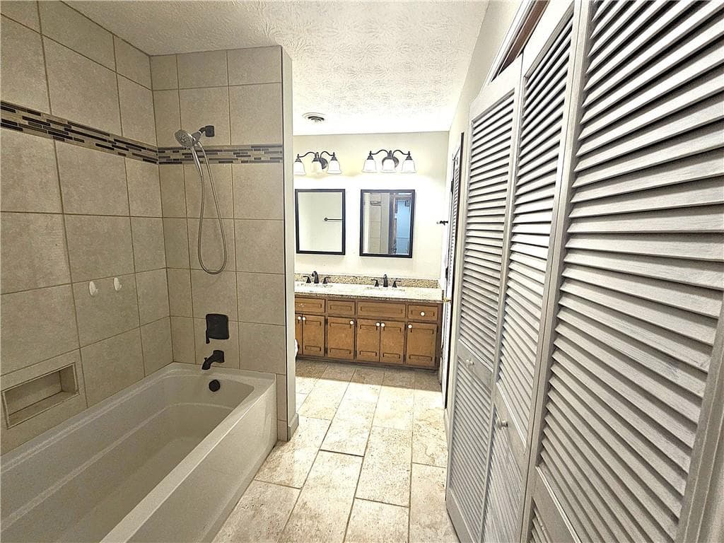 3 bedroom, 2 bathroom, 2,180 sq ft single family residence for sale at 2996 Jodeco Drive, Jonesboro, GA 30236 — photo 7