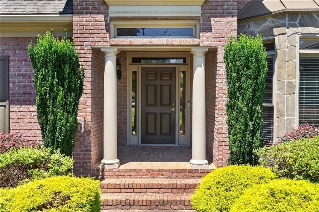 5 bedroom, 4 bathroom, 3,969 sq ft single family residence under contract at 946 Chippewa Oak Drive, Dacula, GA 30019 — photo 2