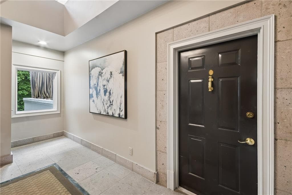 5 bedroom, 6 bathroom, 5,886 sq ft condominium for sale at 2960 Pharr Court South N6 & N8, Atlanta, GA 30305 — photo 4