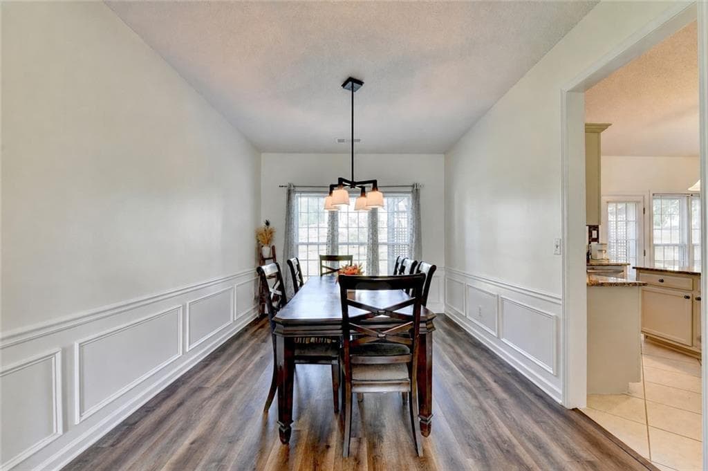 4 bedroom, 3 bathroom, 2,283 sq ft single family residence for sale at 900 Cherringham Court, Johns Creek, GA 30005 — photo 10