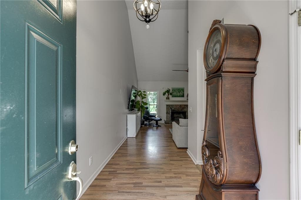 3 bedroom, 2 bathroom, 1,839 sq ft single family residence under contract at 6447 Ivy Springs Drive, Flowery Branch, GA 30542 — photo 4