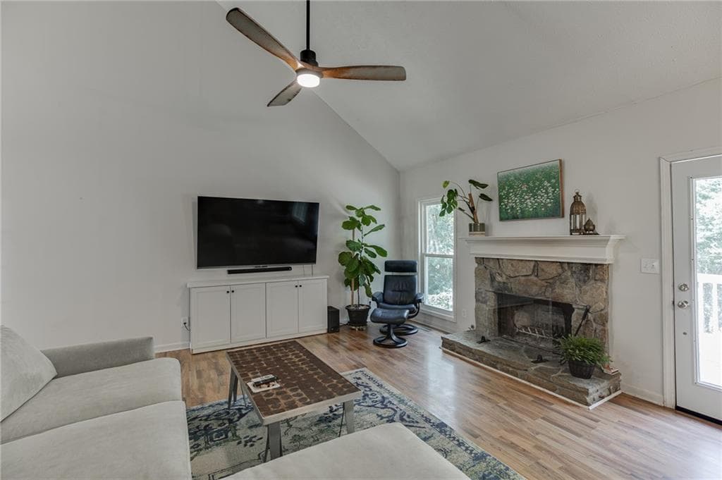 3 bedroom, 2 bathroom, 1,839 sq ft single family residence under contract at 6447 Ivy Springs Drive, Flowery Branch, GA 30542 — photo 6
