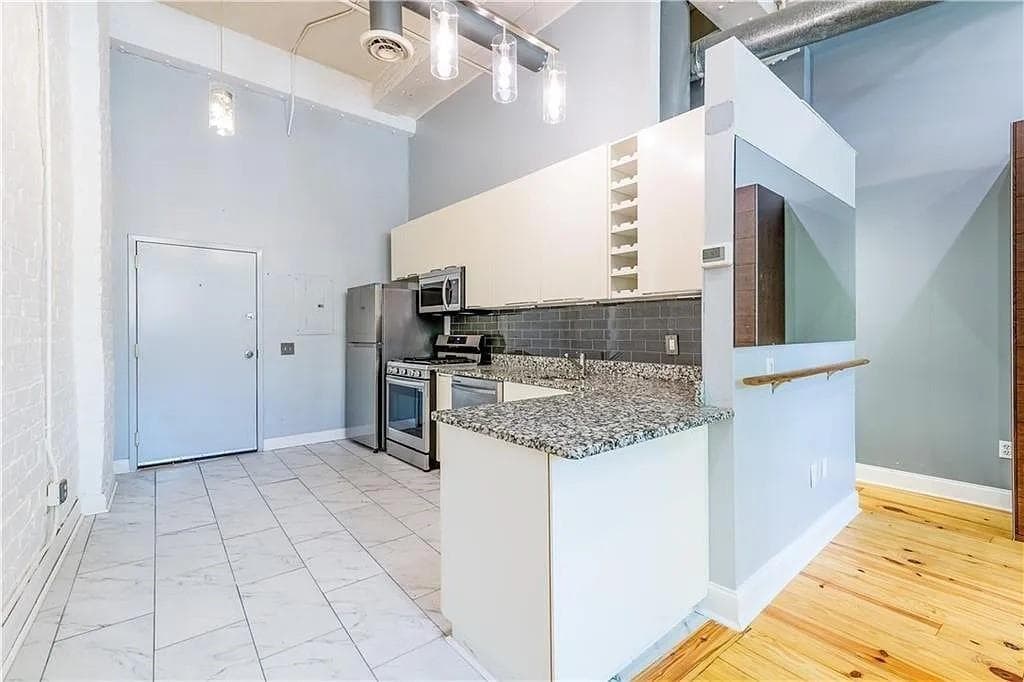 1 bedroom, 1 bathroom, 640 sq ft condominium for sale at 210 Walker Street 1, Atlanta, GA 30313 — photo 5