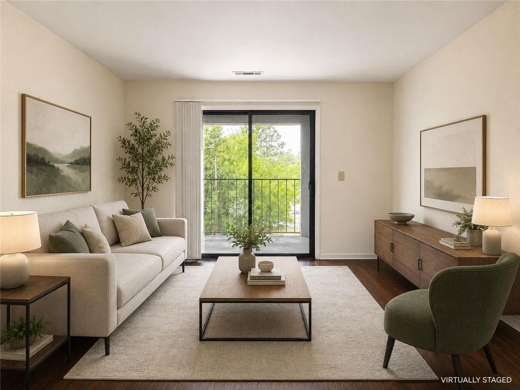 1 bedroom, 1 bathroom, 650 sq ft condominium for sale at 2657 Lenox Road Bldg G #90, Atlanta, GA 30324