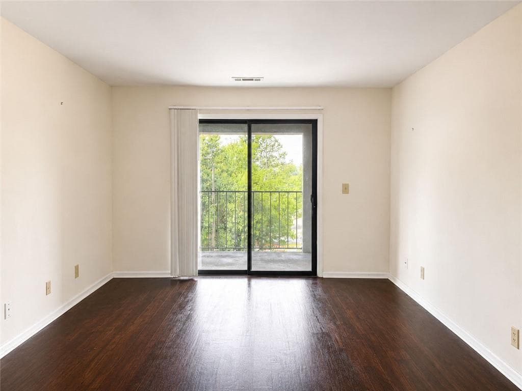 1 bedroom, 1 bathroom, 650 sq ft condominium for sale at 2657 Lenox Road Bldg G #90, Atlanta, GA 30324 — photo 2