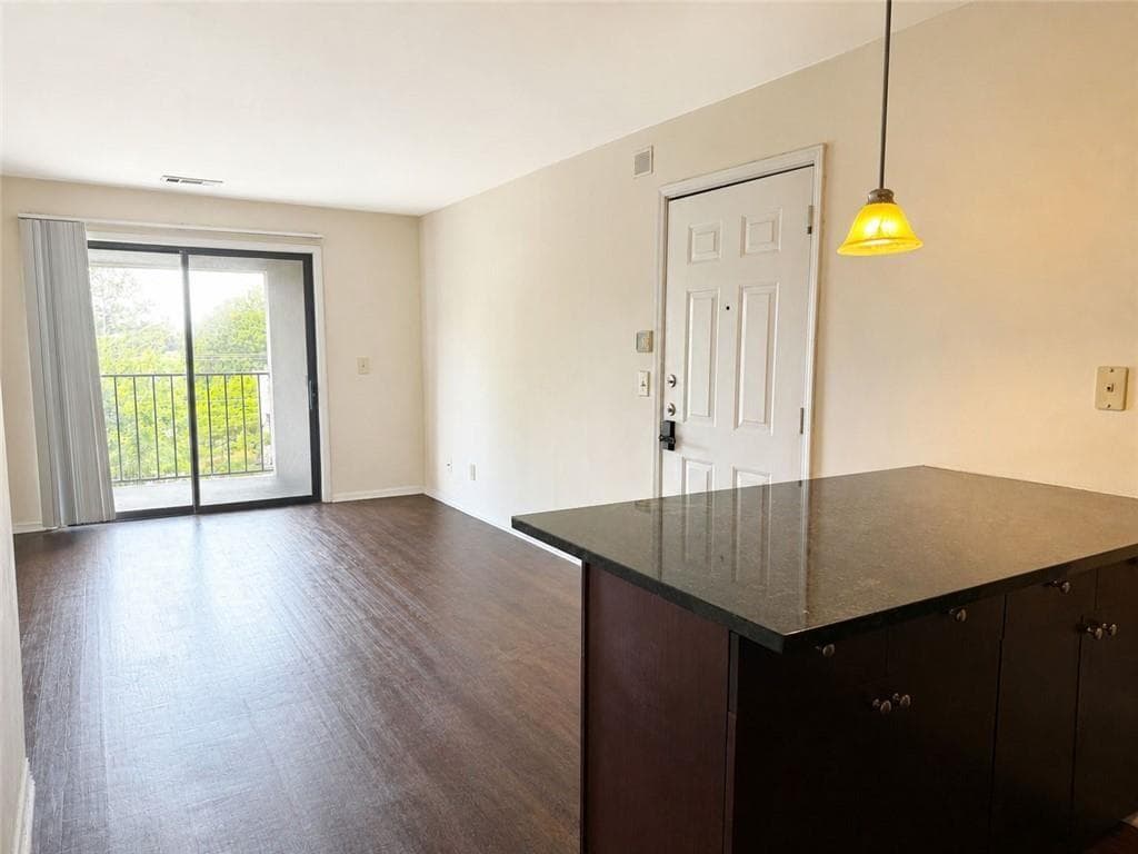 1 bedroom, 1 bathroom, 650 sq ft condominium for sale at 2657 Lenox Road Bldg G #90, Atlanta, GA 30324 — photo 3