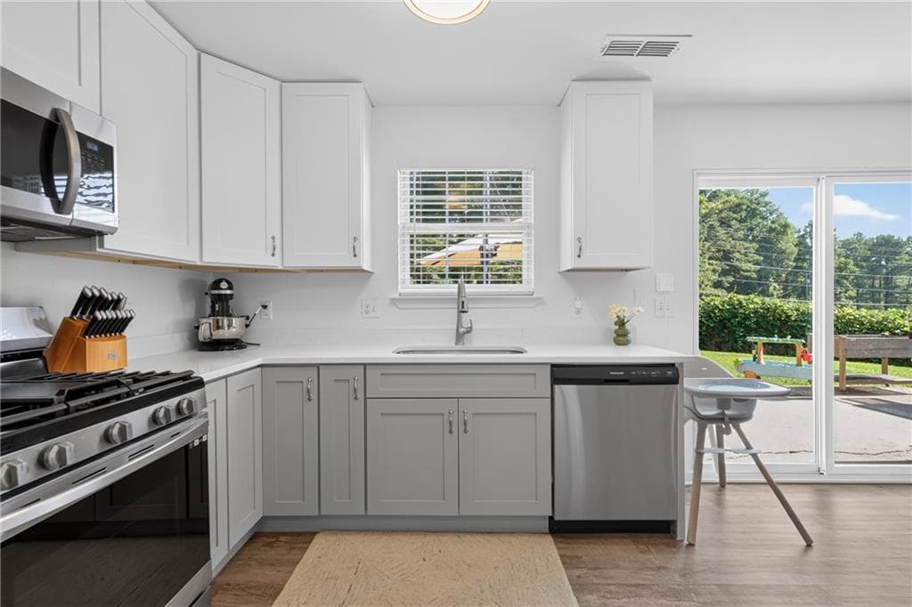 3 bedroom, 3 bathroom, 1,540 sq ft single family residence under contract at 286 Carrington Way, Canton, GA 30115 — photo 6