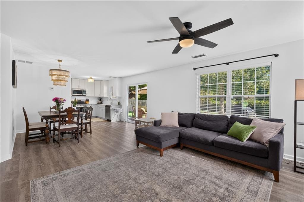 3 bedroom, 3 bathroom, 1,540 sq ft single family residence under contract at 286 Carrington Way, Canton, GA 30115 — photo 9