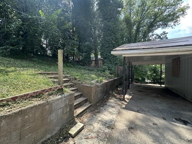 3 bedroom, 1 bathroom, 1,301 sq ft single family residence for sale at 3713 Glenwood Road, Decatur, GA 30032 — photo 3