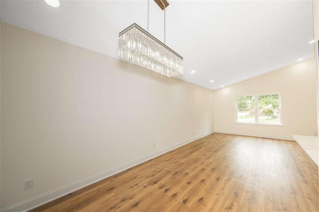 4 bedroom, 2 bathroom, 1,506 sq ft single family residence under contract at 10175 Old Woodland Entry, Johns Creek, GA 30022 — photo 4