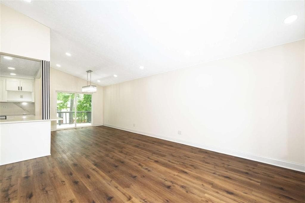 4 bedroom, 2 bathroom, 1,506 sq ft single family residence under contract at 10175 Old Woodland Entry, Johns Creek, GA 30022 — photo 5