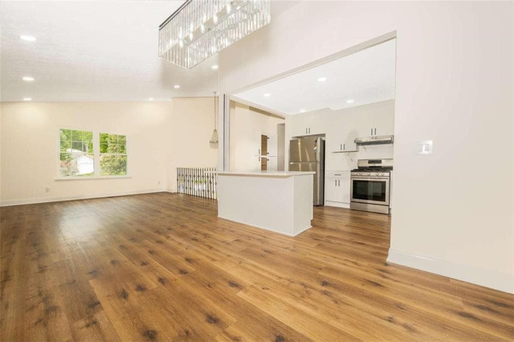 4 bedroom, 2 bathroom, 1,506 sq ft single family residence under contract at 10175 Old Woodland Entry, Johns Creek, GA 30022 — photo 6