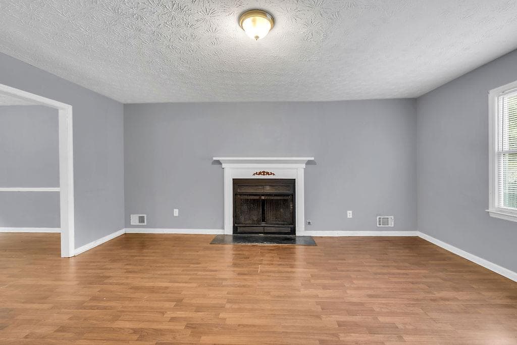 4 bedroom, 3 bathroom, 2,798 sq ft single family residence under contract at 1102 Plantation Drive, Conyers, GA 30094 — photo 4