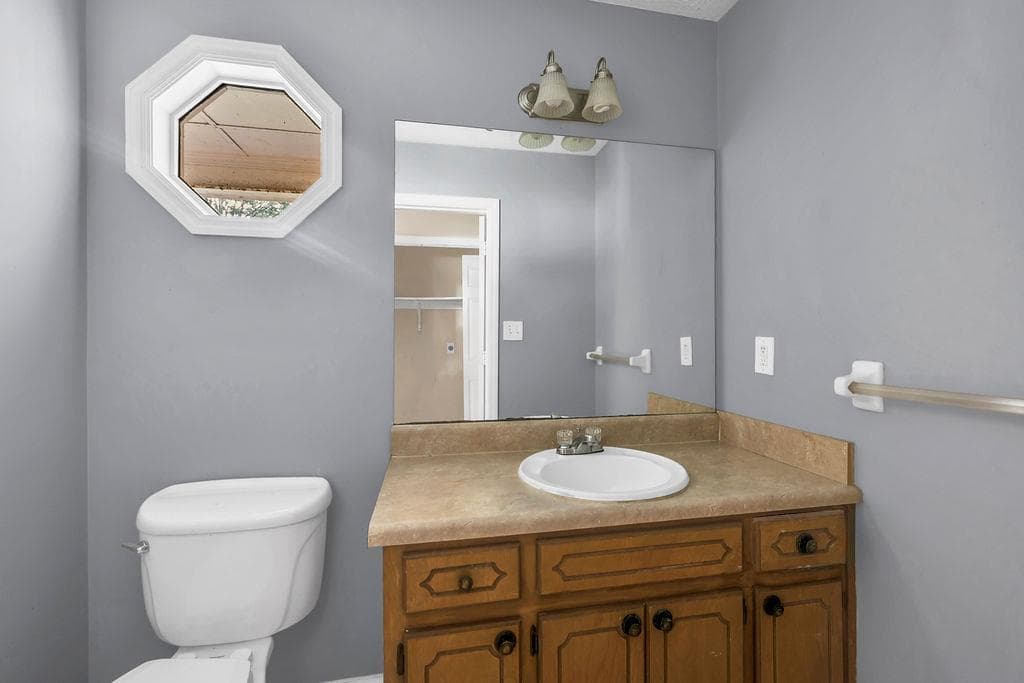 4 bedroom, 3 bathroom, 2,798 sq ft single family residence under contract at 1102 Plantation Drive, Conyers, GA 30094 — photo 9