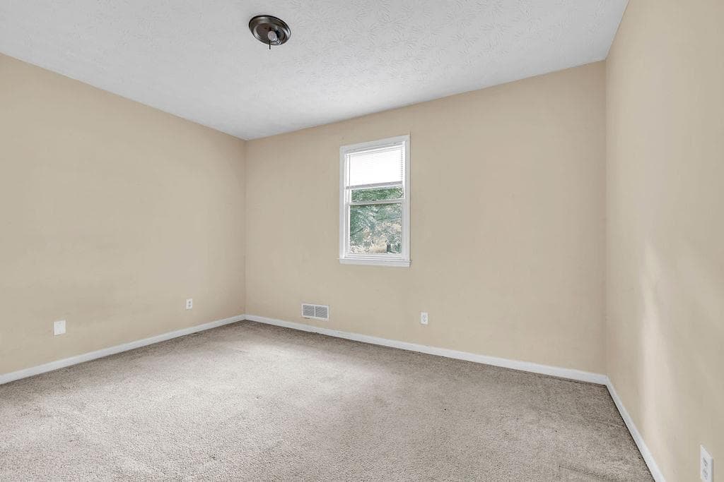 4 bedroom, 3 bathroom, 2,798 sq ft single family residence under contract at 1102 Plantation Drive, Conyers, GA 30094 — photo 10
