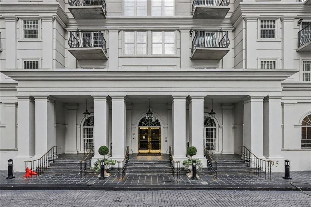 1 bedroom, 1 bathroom, 693 sq ft condominium for sale at 195 14th Street 904, Atlanta, GA 30309 — photo 1 of 48