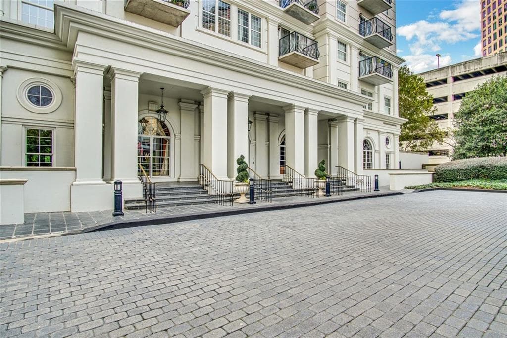 1 bedroom, 1 bathroom, 693 sq ft condominium for sale at 195 14th Street 904, Atlanta, GA 30309 — photo 2
