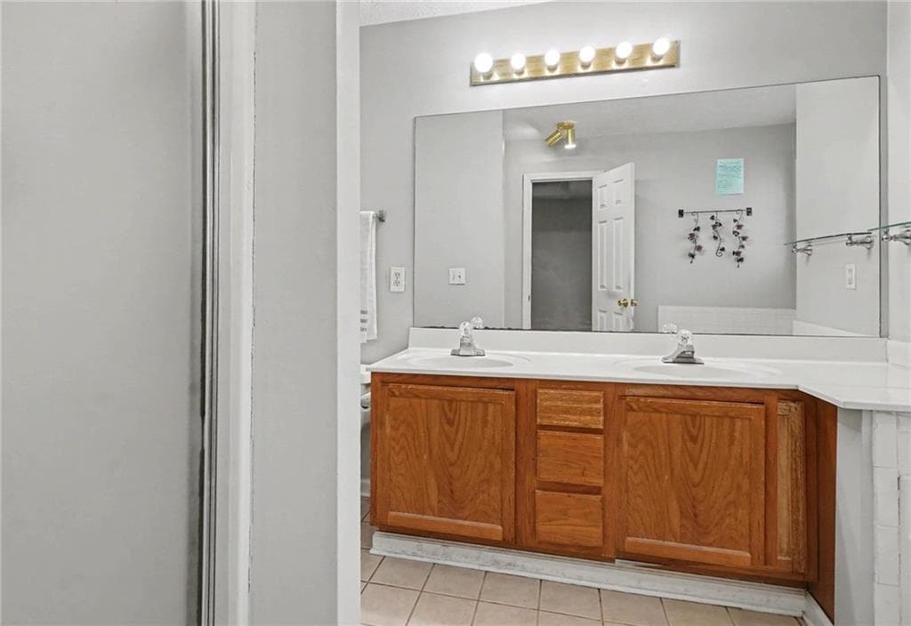 5 bedroom, 3 bathroom, 2,270 sq ft single family residence for sale at 458 Padens Valley Court, Lawrenceville, GA 30044 — photo 5