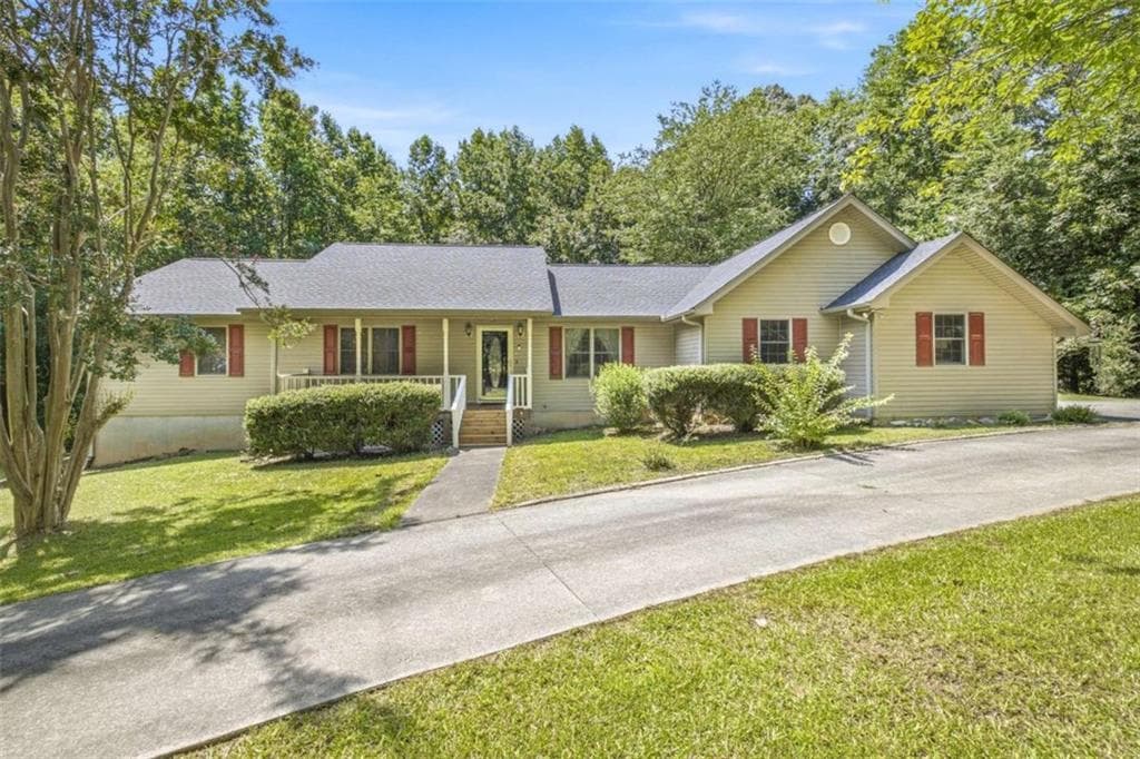 3 bedroom, 3 bathroom, 2,051 sq ft single family residence for sale at 2600 Level Grove Road, Cornelia, GA 30531