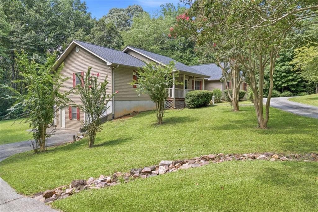3 bedroom, 3 bathroom, 2,051 sq ft single family residence for sale at 2600 Level Grove Road, Cornelia, GA 30531 — photo 3