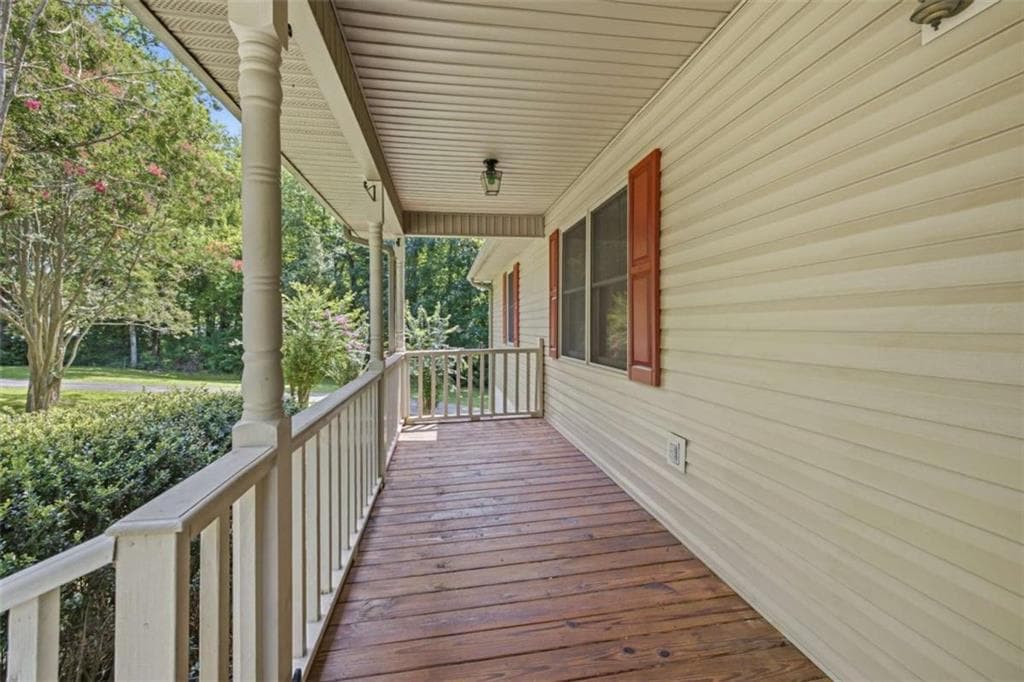 3 bedroom, 3 bathroom, 2,051 sq ft single family residence for sale at 2600 Level Grove Road, Cornelia, GA 30531 — photo 5