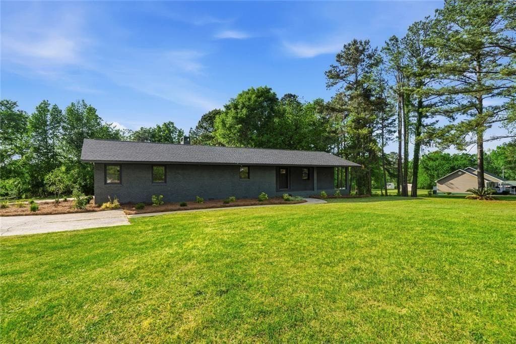 3 bedroom, 2 bathroom, 2,298 sq ft single family residence for sale at 2128 N Jefferson Street, Milledgeville, GA 31061