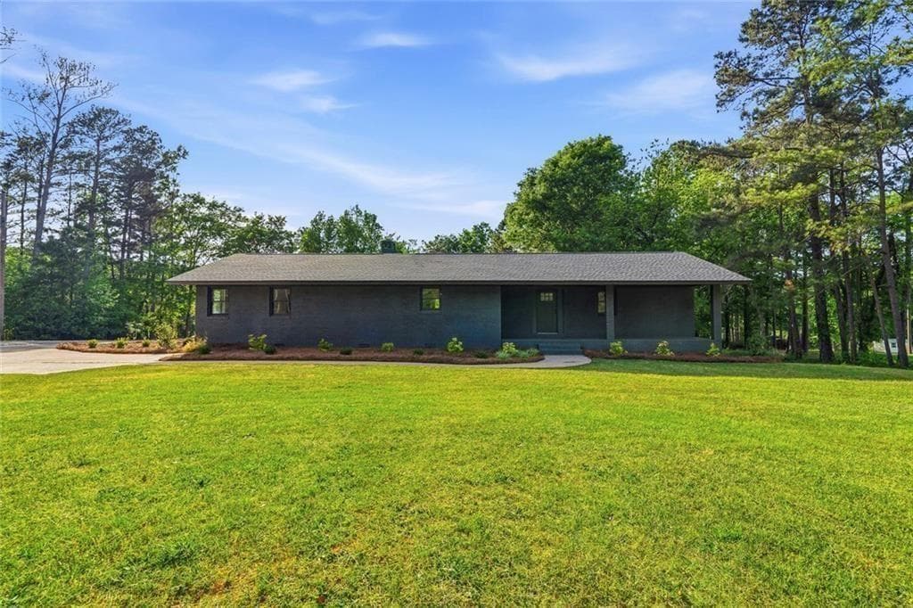 3 bedroom, 2 bathroom, 2,298 sq ft single family residence for sale at 2128 N Jefferson Street, Milledgeville, GA 31061 — photo 6