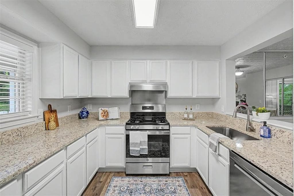 2 bedroom, 2 bathroom, 1,308 sq ft condominium under contract at 3940 Riverlook Parkway 302, Marietta, GA 30067 — photo 9