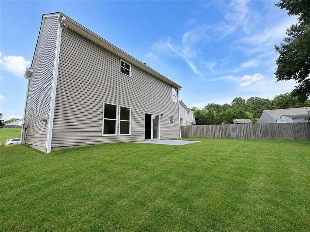 3 bedroom, 3 bathroom, 1,863 sq ft single family residence under contract at 1705 Chinaberry Court, Stockbridge, GA 30281 — photo 5