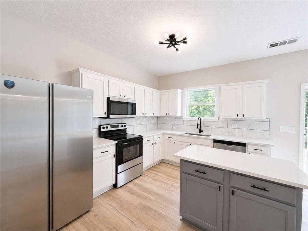 3 bedroom, 3 bathroom, 1,863 sq ft single family residence under contract at 1705 Chinaberry Court, Stockbridge, GA 30281 — photo 10