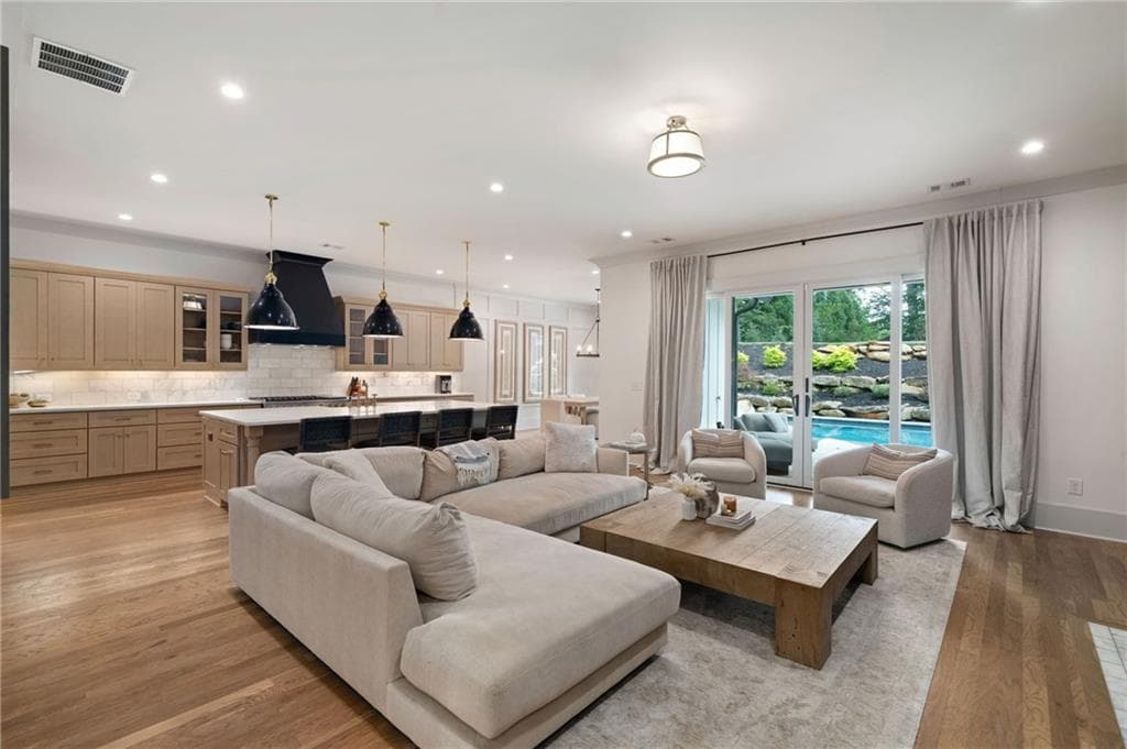 6 bedroom, 5 bathroom, 4,416 sq ft single family residence for sale at 1376 Lavista Road, Atlanta, GA 30324 — photo 6