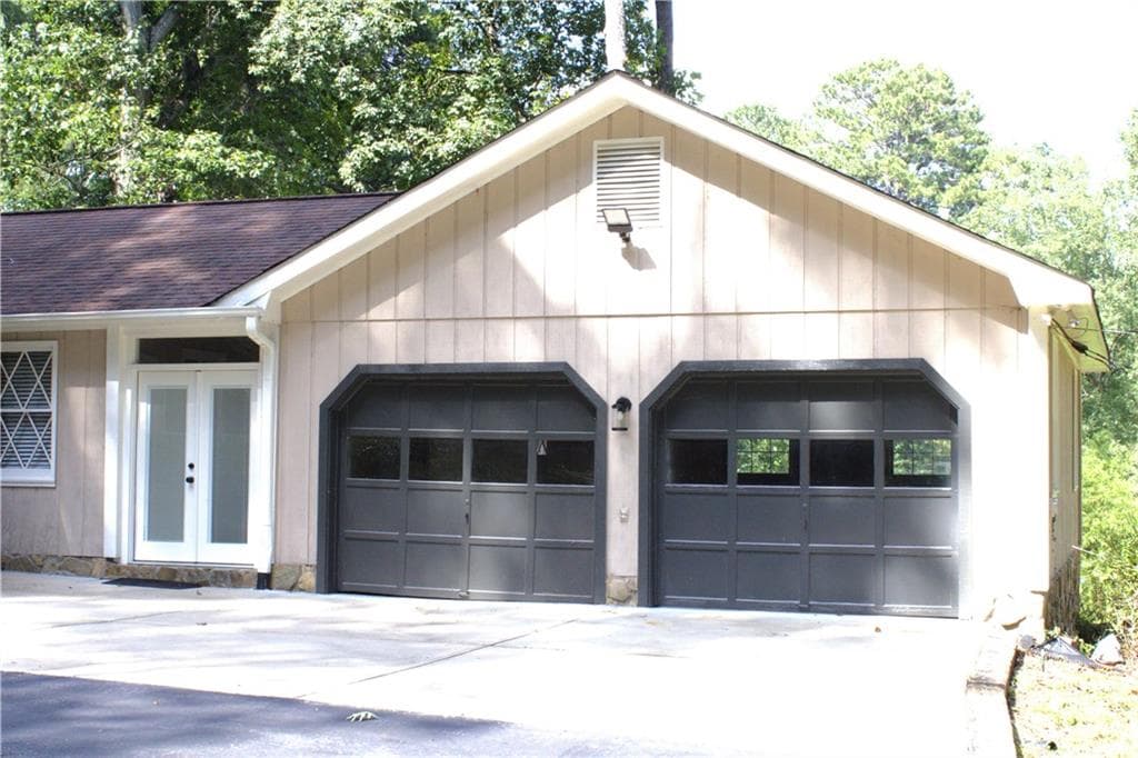 3 bedroom, 2 bathroom, 2,180 sq ft single family residence for sale at 2996 Jodeco Drive, Jonesboro, GA 30236 — photo 2