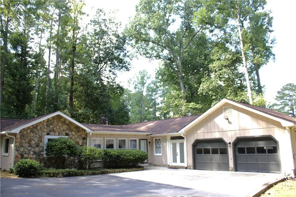 3 bedroom, 2 bathroom, 2,180 sq ft single family residence for sale at 2996 Jodeco Drive, Jonesboro, GA 30236 — photo 1 of 17