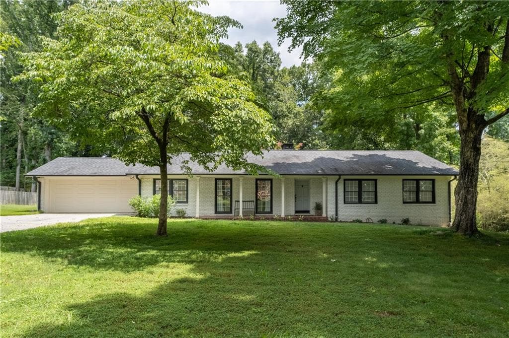 3 bedroom, 2 bathroom, 1,716 sq ft single family residence for rent at 285 DANIA Drive, Alpharetta, GA 30009 for $3,000 a month — photo 1 of 24