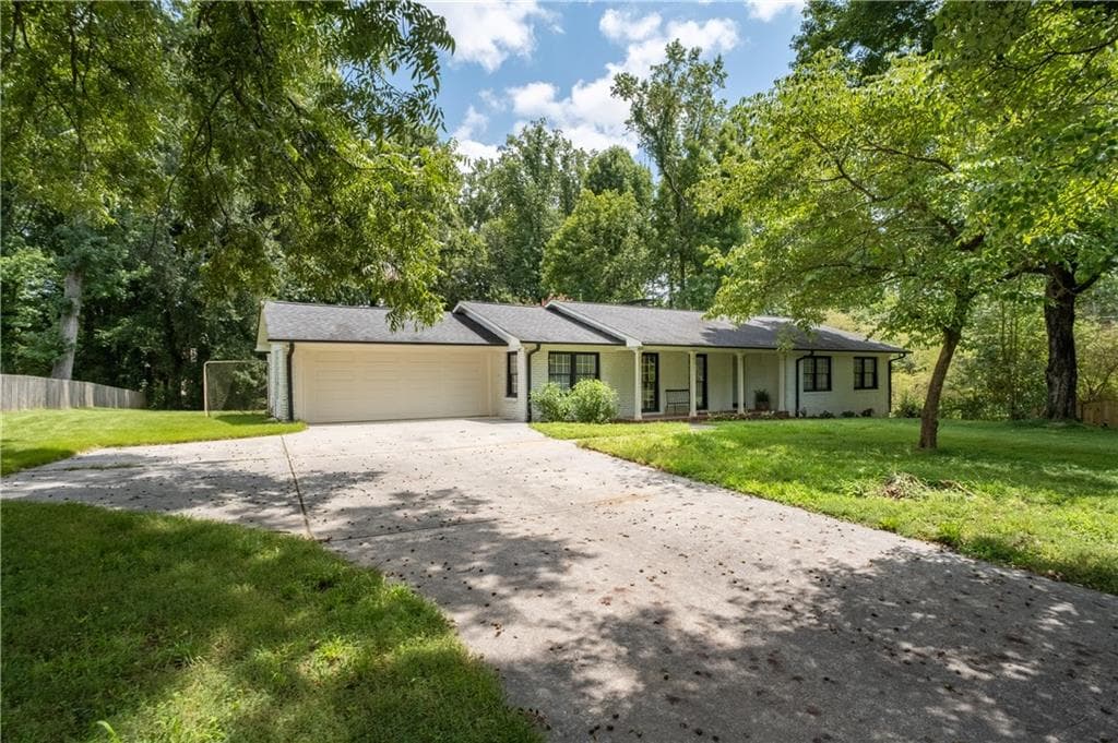 3 bedroom, 2 bathroom, 1,716 sq ft single family residence for rent at 285 DANIA Drive, Alpharetta, GA 30009 for $3,000 a month — photo 3